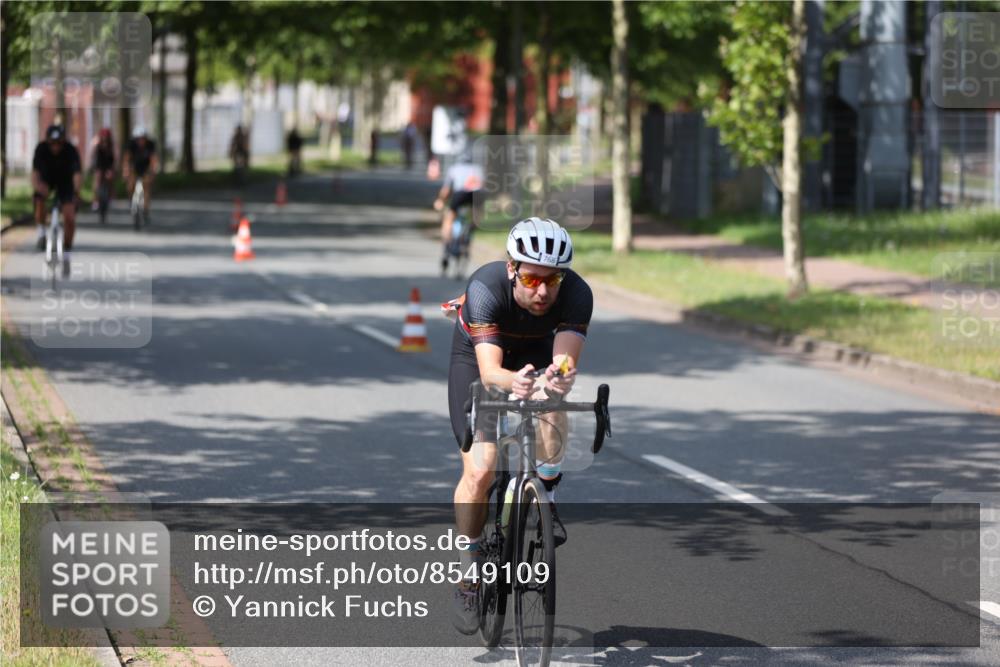 10.08.2025 - GEWOBA Citytriathlon Bremen Yannick Fuchs http://msf.ph/oto/8549109 10.08.2025 12:16:33 Radfahren 567, 742, 768, 783, 820, 843, 902 meine-sportfotos.de