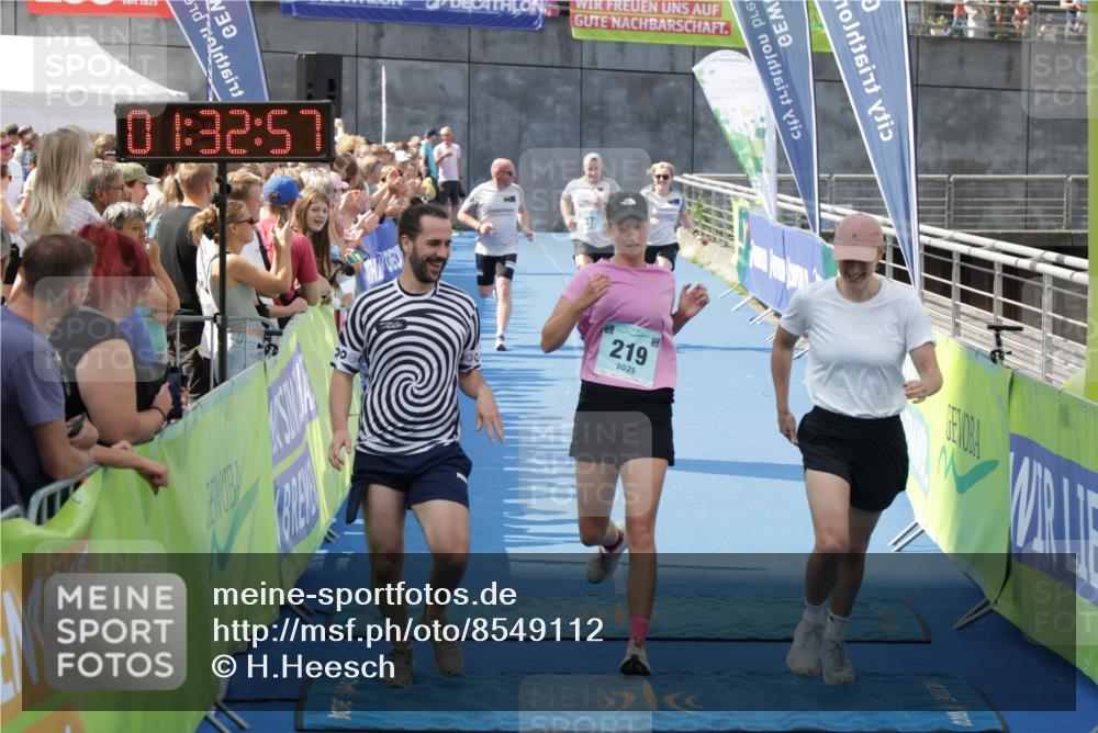10.08.2025 - GEWOBA Citytriathlon Bremen H.Heesch http://msf.ph/oto/8549112 10.08.2025 11:36:39 Ziel 219 meine-sportfotos.de