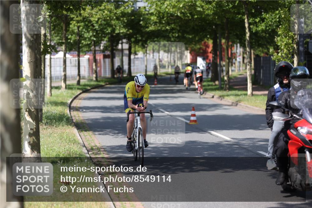 10.08.2025 - GEWOBA Citytriathlon Bremen Yannick Fuchs http://msf.ph/oto/8549114 10.08.2025 12:17:21 Radfahren 671, 856, 912, 956 meine-sportfotos.de