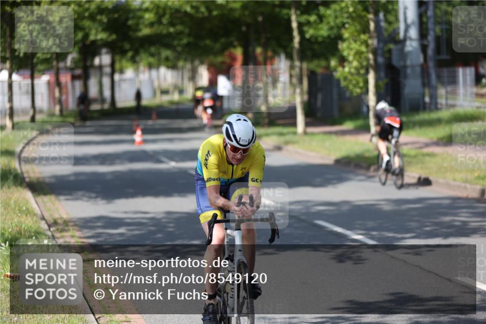 10.08.2025 - GEWOBA Citytriathlon Bremen Yannick Fuchs http://msf.ph/oto/8549120 10.08.2025 12:17:22 Radfahren 671, 856, 912, 956 meine-sportfotos.de