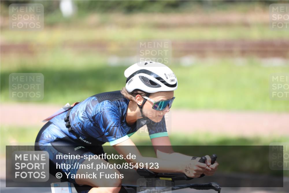 10.08.2025 - GEWOBA Citytriathlon Bremen Yannick Fuchs http://msf.ph/oto/8549123 10.08.2025 13:21:32 Radfahren 652, 955, 1001 meine-sportfotos.de