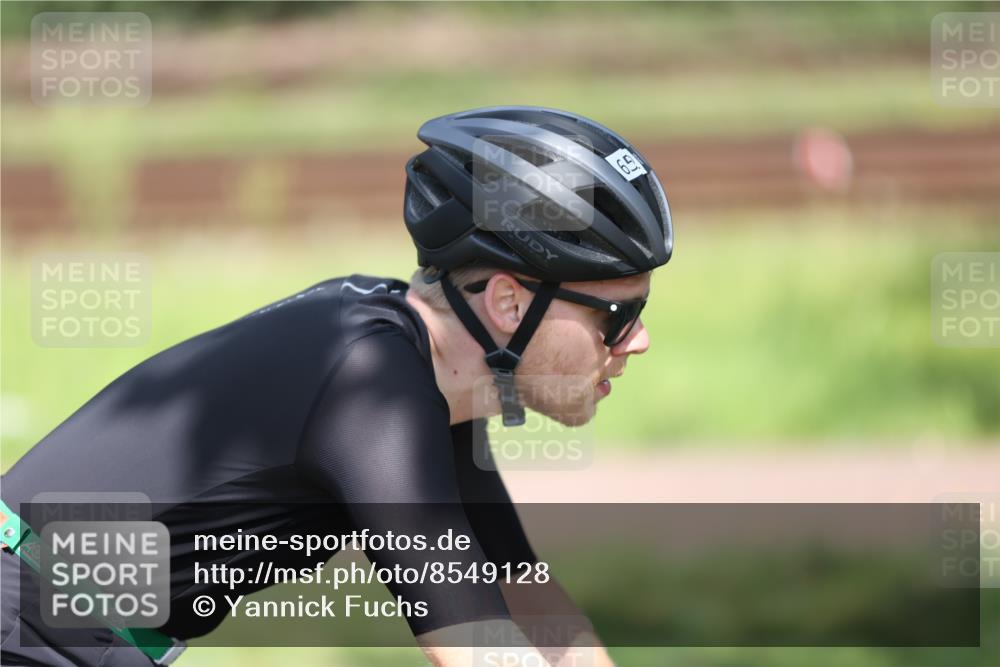 10.08.2025 - GEWOBA Citytriathlon Bremen Yannick Fuchs http://msf.ph/oto/8549128 10.08.2025 13:21:47 Radfahren 652, 663, 1001 meine-sportfotos.de