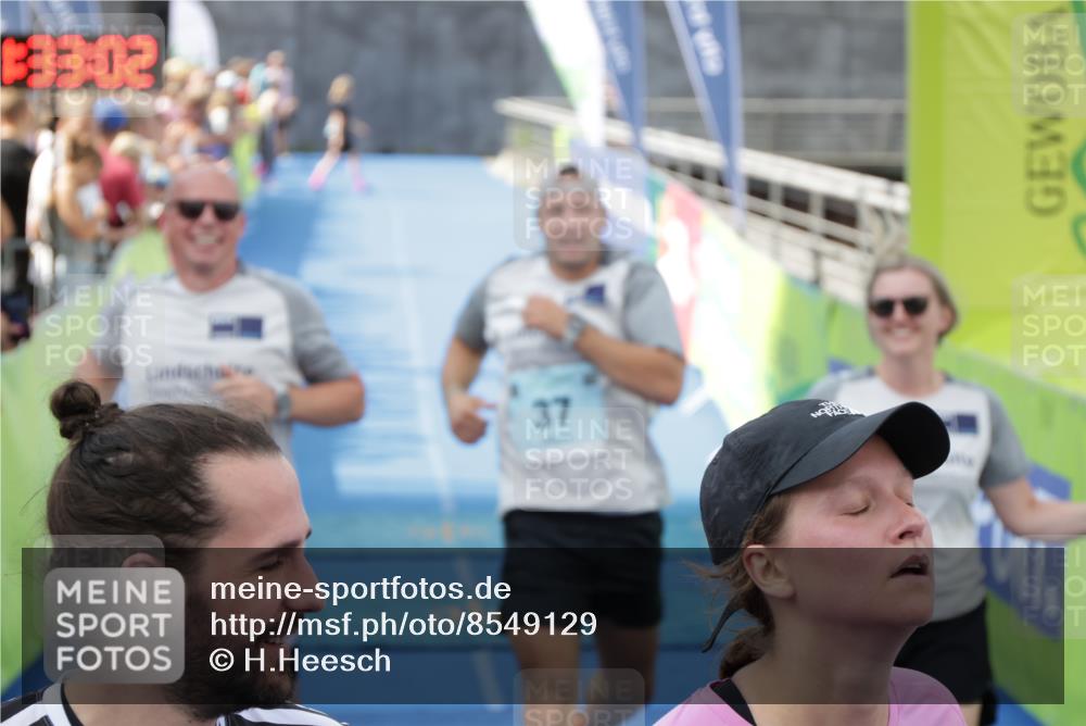 10.08.2025 - GEWOBA Citytriathlon Bremen H.Heesch http://msf.ph/oto/8549129 10.08.2025 11:36:44 Ziel 37, 219 meine-sportfotos.de