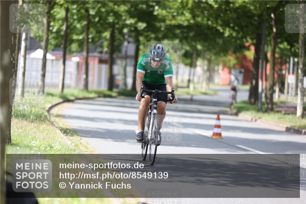 10.08.2025 - GEWOBA Citytriathlon Bremen Yannick Fuchs http://msf.ph/oto/8549139 10.08.2025 13:22:42 Radfahren 829 meine-sportfotos.de
