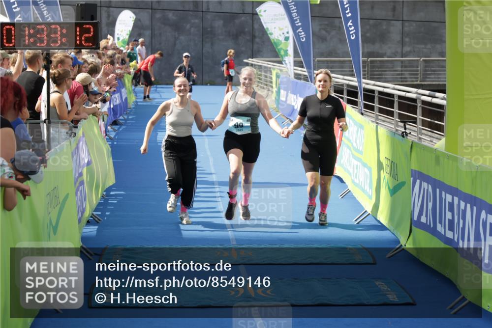 10.08.2025 - GEWOBA Citytriathlon Bremen H.Heesch http://msf.ph/oto/8549146 10.08.2025 11:36:54 Ziel 99 meine-sportfotos.de
