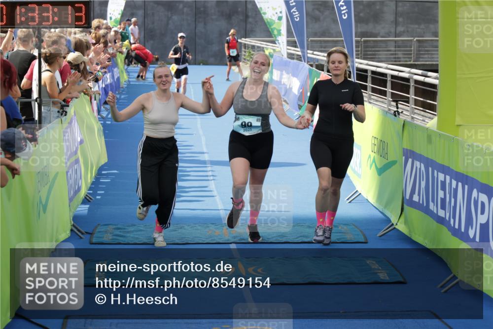 10.08.2025 - GEWOBA Citytriathlon Bremen H.Heesch http://msf.ph/oto/8549154 10.08.2025 11:36:55 Ziel 99 meine-sportfotos.de
