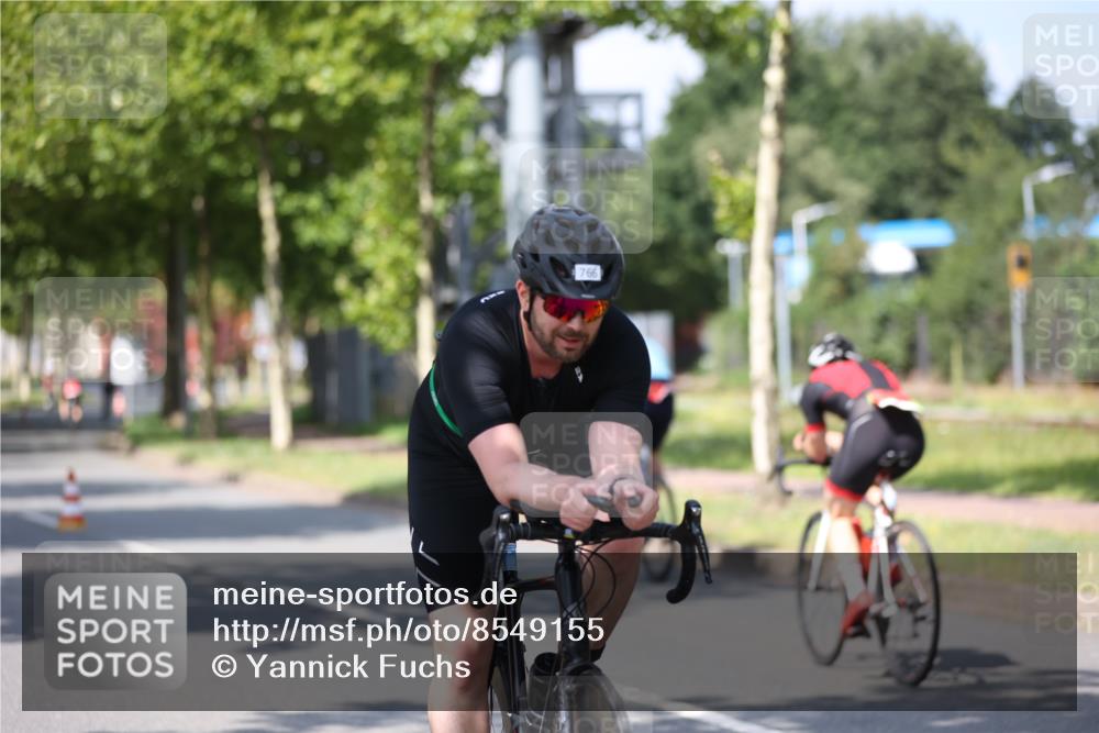 10.08.2025 - GEWOBA Citytriathlon Bremen Yannick Fuchs http://msf.ph/oto/8549155 10.08.2025 12:17:39 Radfahren 560, 566, 671, 766, 912, 1025 meine-sportfotos.de