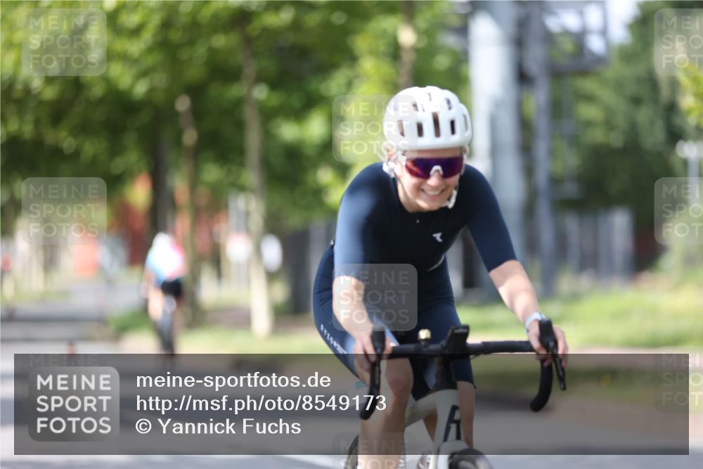 10.08.2025 - GEWOBA Citytriathlon Bremen Yannick Fuchs http://msf.ph/oto/8549173 10.08.2025 13:23:20 Radfahren 908, 925, 939, 945, 946, 954, 963 meine-sportfotos.de