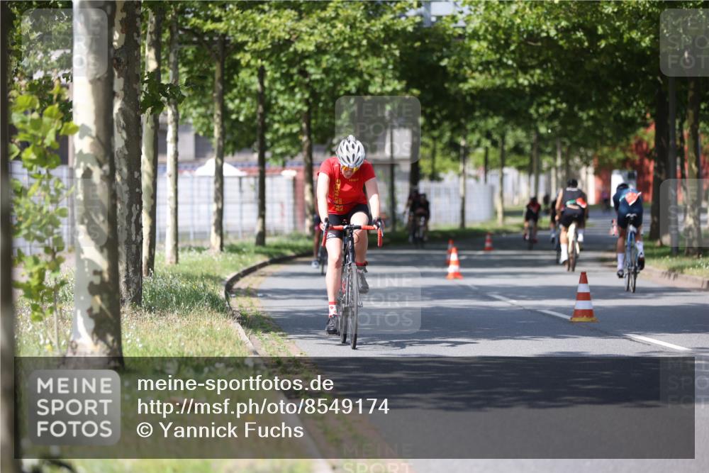 10.08.2025 - GEWOBA Citytriathlon Bremen Yannick Fuchs http://msf.ph/oto/8549174 10.08.2025 12:17:45 Radfahren 560, 566, 741, 765, 766, 933, 1025 meine-sportfotos.de