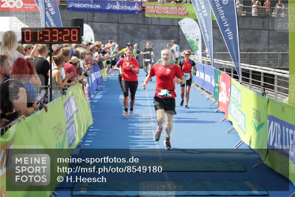 10.08.2025 - GEWOBA Citytriathlon Bremen H.Heesch http://msf.ph/oto/8549180 10.08.2025 11:37:10 Ziel 25, 41, 143, 461, 504 meine-sportfotos.de