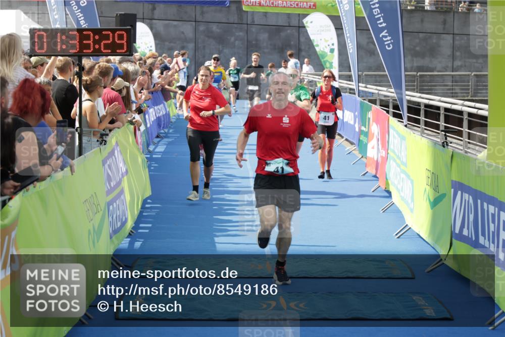 10.08.2025 - GEWOBA Citytriathlon Bremen H.Heesch http://msf.ph/oto/8549186 10.08.2025 11:37:10 Ziel 25, 41, 143, 461, 504 meine-sportfotos.de