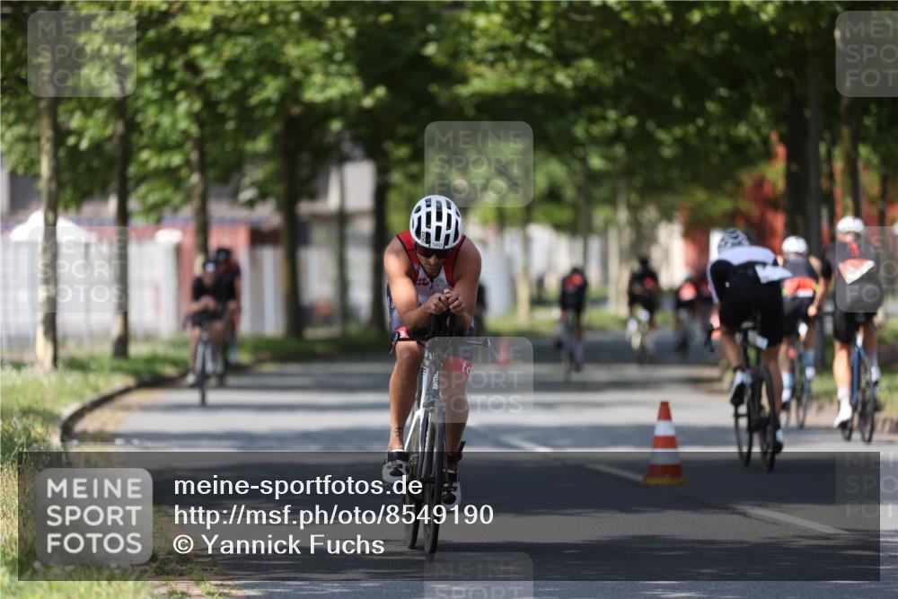 10.08.2025 - GEWOBA Citytriathlon Bremen Yannick Fuchs http://msf.ph/oto/8549190 10.08.2025 12:17:48 Radfahren 560, 566, 741, 765, 766, 933, 1025 meine-sportfotos.de