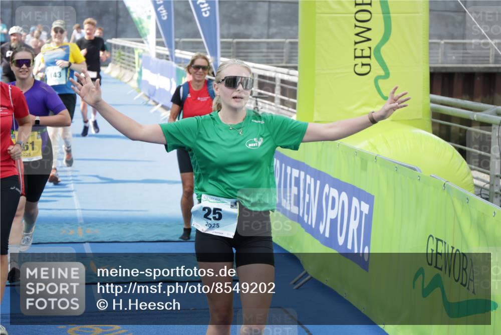 10.08.2025 - GEWOBA Citytriathlon Bremen H.Heesch http://msf.ph/oto/8549202 10.08.2025 11:37:14 Ziel 25, 41, 143, 173, 209, 461 meine-sportfotos.de