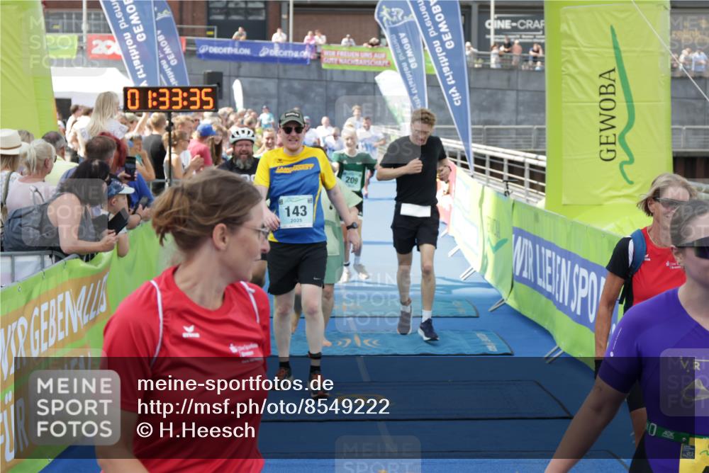 10.08.2025 - GEWOBA Citytriathlon Bremen H.Heesch http://msf.ph/oto/8549222 10.08.2025 11:37:17 Ziel 25, 29, 41, 143, 173, 203, 209, 461 meine-sportfotos.de