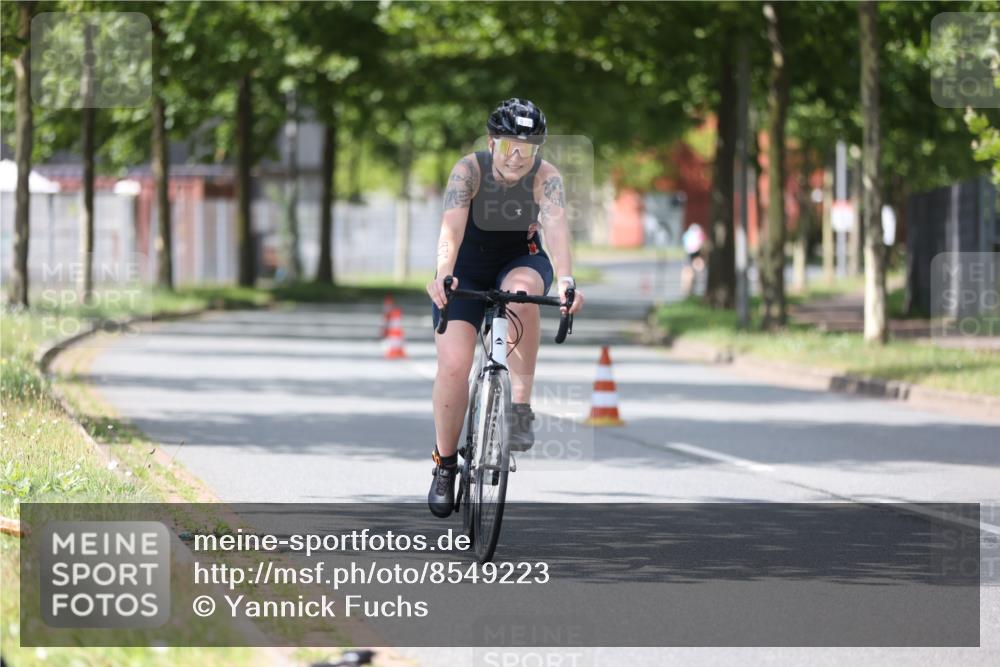 10.08.2025 - GEWOBA Citytriathlon Bremen Yannick Fuchs http://msf.ph/oto/8549223 10.08.2025 13:23:28 Radfahren 908, 925, 939, 945, 946, 954 meine-sportfotos.de