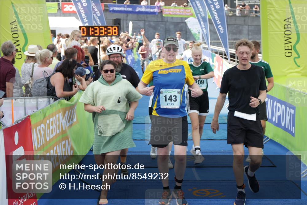 10.08.2025 - GEWOBA Citytriathlon Bremen H.Heesch http://msf.ph/oto/8549232 10.08.2025 11:37:19 Ziel 25, 29, 41, 143, 173, 203, 209, 461, 513 meine-sportfotos.de