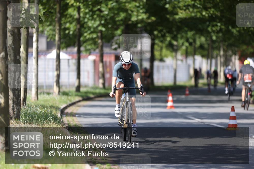 10.08.2025 - GEWOBA Citytriathlon Bremen Yannick Fuchs http://msf.ph/oto/8549241 10.08.2025 12:17:56 Radfahren 553, 560, 566, 741, 765, 794, 867, 933, 966, 977, 1025 meine-sportfotos.de