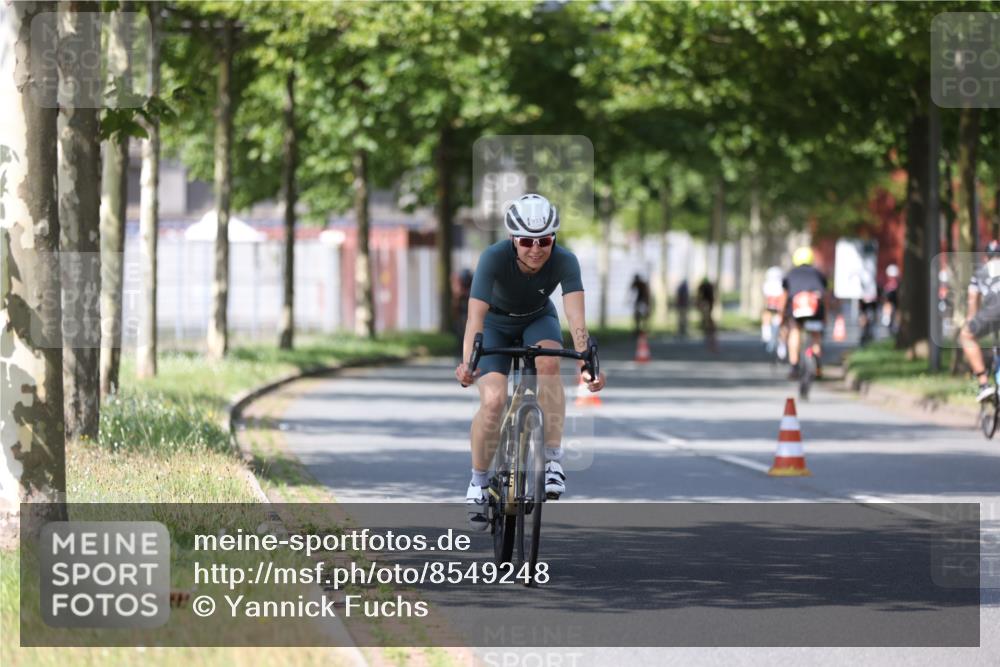 10.08.2025 - GEWOBA Citytriathlon Bremen Yannick Fuchs http://msf.ph/oto/8549248 10.08.2025 12:17:56 Radfahren 553, 560, 566, 741, 765, 794, 867, 933, 966, 977, 1025 meine-sportfotos.de