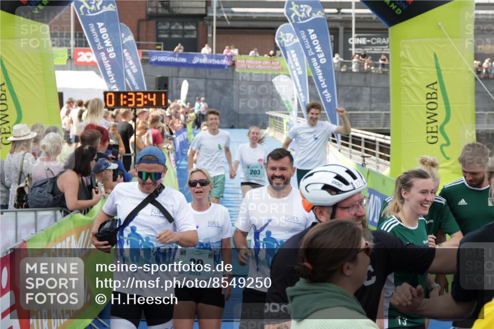 10.08.2025 - GEWOBA Citytriathlon Bremen H.Heesch http://msf.ph/oto/8549250 10.08.2025 11:37:23 Ziel 29, 173, 203, 209, 513 meine-sportfotos.de
