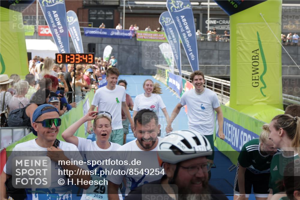 10.08.2025 - GEWOBA Citytriathlon Bremen H.Heesch http://msf.ph/oto/8549254 10.08.2025 11:37:24 Ziel 29, 173, 203, 209, 513 meine-sportfotos.de