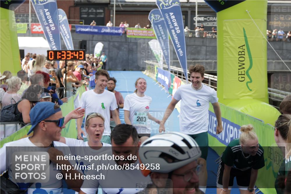 10.08.2025 - GEWOBA Citytriathlon Bremen H.Heesch http://msf.ph/oto/8549258 10.08.2025 11:37:25 Ziel 29, 173, 203, 209, 513 meine-sportfotos.de