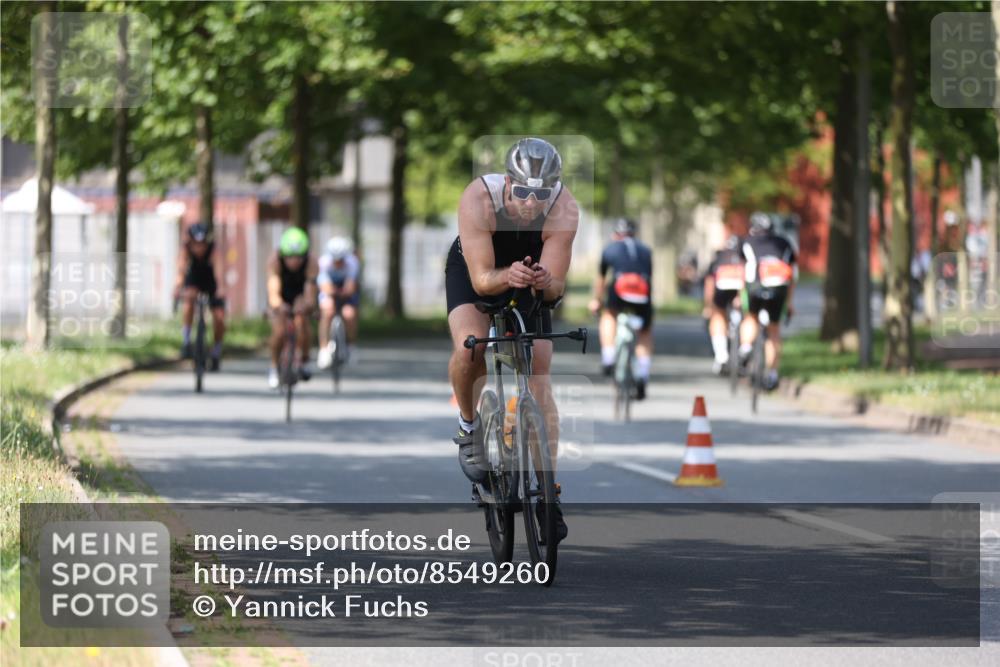 10.08.2025 - GEWOBA Citytriathlon Bremen Yannick Fuchs http://msf.ph/oto/8549260 10.08.2025 12:18:01 Radfahren 553, 560, 579, 582, 741, 765, 794, 833, 867, 933, 966, 977 meine-sportfotos.de