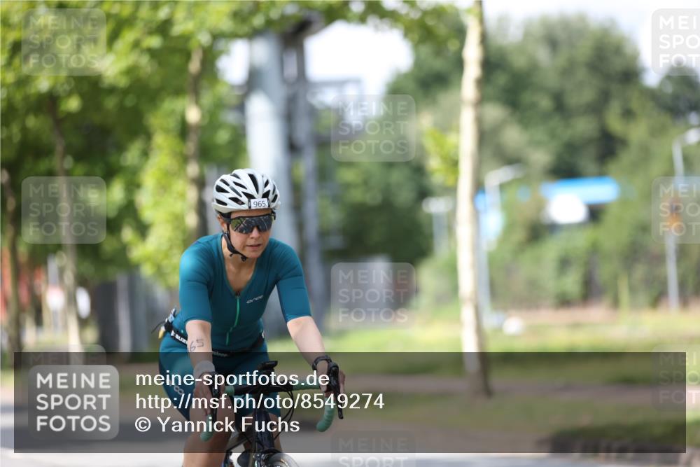10.08.2025 - GEWOBA Citytriathlon Bremen Yannick Fuchs http://msf.ph/oto/8549274 10.08.2025 13:23:55 Radfahren 930, 965, 972 meine-sportfotos.de