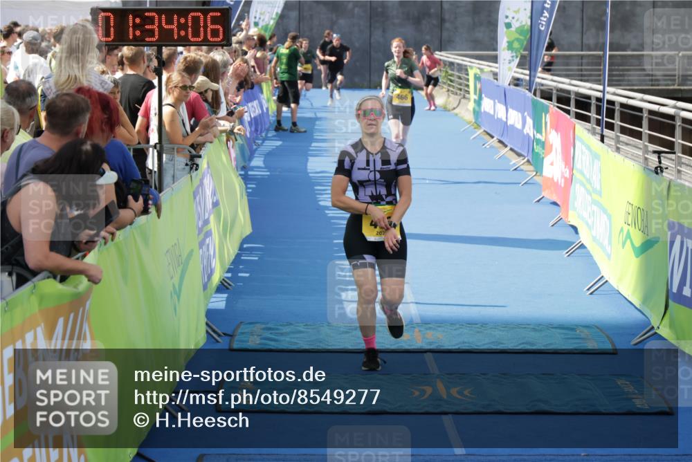 10.08.2025 - GEWOBA Citytriathlon Bremen H.Heesch http://msf.ph/oto/8549277 10.08.2025 11:37:47 Ziel 466, 492 meine-sportfotos.de