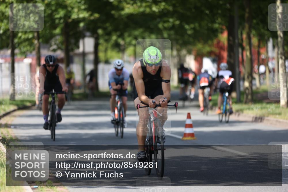 10.08.2025 - GEWOBA Citytriathlon Bremen Yannick Fuchs http://msf.ph/oto/8549281 10.08.2025 12:18:03 Radfahren 553, 560, 579, 582, 741, 765, 794, 833, 867, 933, 966, 977 meine-sportfotos.de