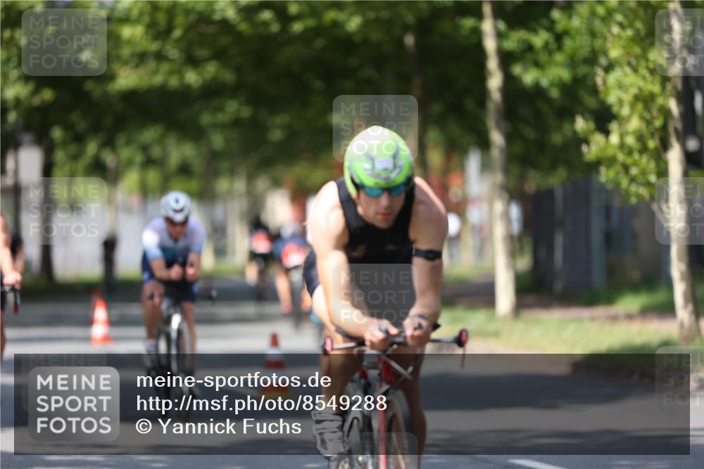 10.08.2025 - GEWOBA Citytriathlon Bremen Yannick Fuchs http://msf.ph/oto/8549288 10.08.2025 12:18:04 Radfahren 553, 560, 579, 582, 741, 765, 794, 833, 867, 933, 966, 977 meine-sportfotos.de