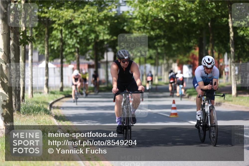 10.08.2025 - GEWOBA Citytriathlon Bremen Yannick Fuchs http://msf.ph/oto/8549294 10.08.2025 12:18:05 Radfahren 553, 579, 582, 741, 765, 794, 833, 867, 933, 966, 977 meine-sportfotos.de