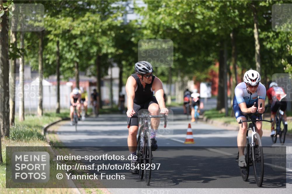 10.08.2025 - GEWOBA Citytriathlon Bremen Yannick Fuchs http://msf.ph/oto/8549297 10.08.2025 12:18:05 Radfahren 553, 579, 582, 741, 765, 794, 833, 867, 933, 966, 977 meine-sportfotos.de