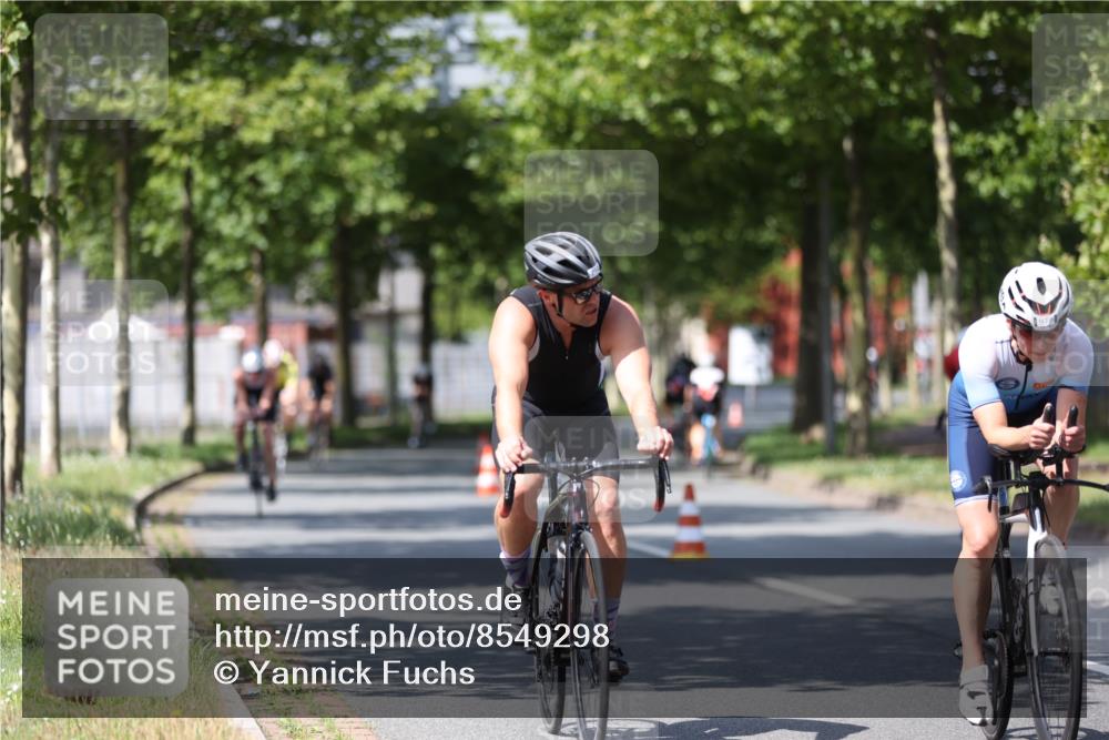 10.08.2025 - GEWOBA Citytriathlon Bremen Yannick Fuchs http://msf.ph/oto/8549298 10.08.2025 12:18:05 Radfahren 553, 579, 582, 741, 765, 794, 833, 867, 933, 966, 977 meine-sportfotos.de