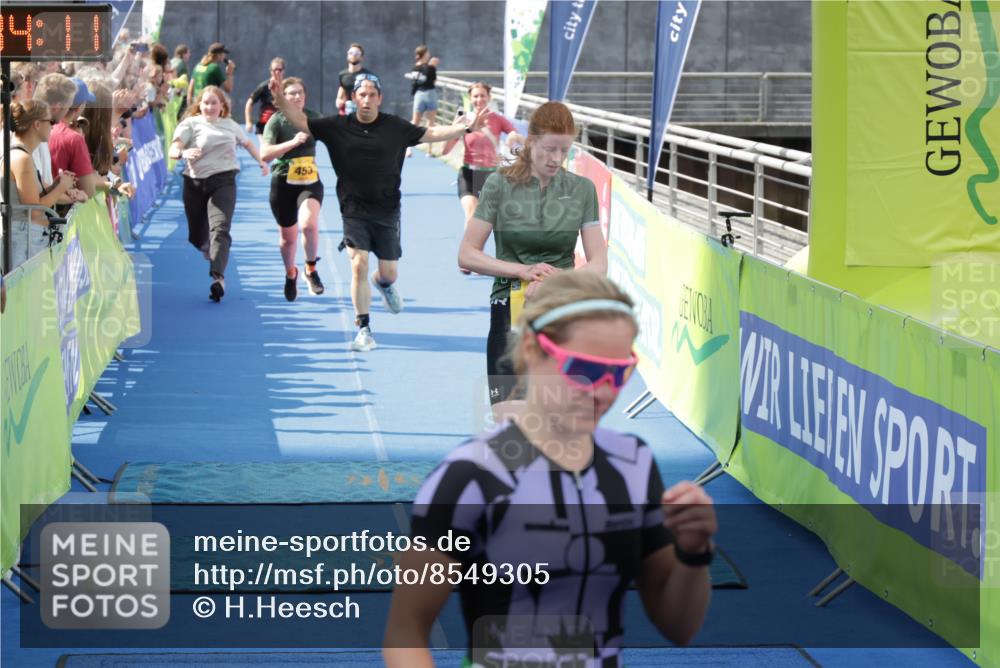 10.08.2025 - GEWOBA Citytriathlon Bremen H.Heesch http://msf.ph/oto/8549305 10.08.2025 11:37:53 Ziel 89, 237, 453, 466, 492 meine-sportfotos.de