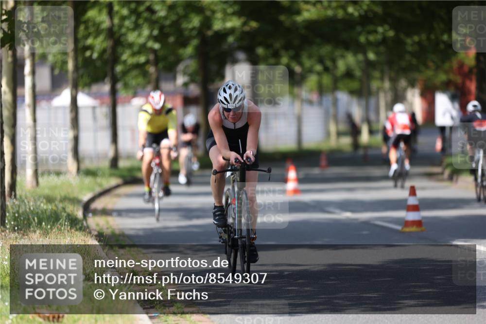 10.08.2025 - GEWOBA Citytriathlon Bremen Yannick Fuchs http://msf.ph/oto/8549307 10.08.2025 12:18:07 Radfahren 553, 579, 582, 741, 765, 794, 833, 867, 914, 933, 966, 977 meine-sportfotos.de