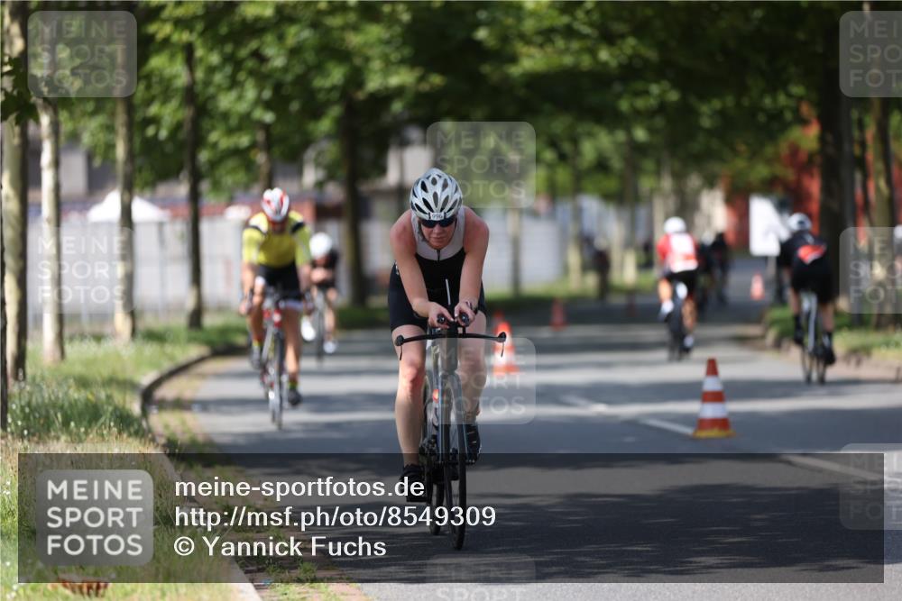 10.08.2025 - GEWOBA Citytriathlon Bremen Yannick Fuchs http://msf.ph/oto/8549309 10.08.2025 12:18:07 Radfahren 553, 579, 582, 741, 765, 794, 833, 867, 914, 933, 966, 977 meine-sportfotos.de