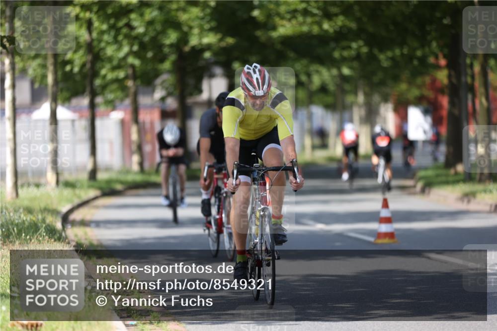 10.08.2025 - GEWOBA Citytriathlon Bremen Yannick Fuchs http://msf.ph/oto/8549321 10.08.2025 12:18:09 Radfahren 553, 579, 582, 794, 833, 867, 914, 933, 966, 977 meine-sportfotos.de