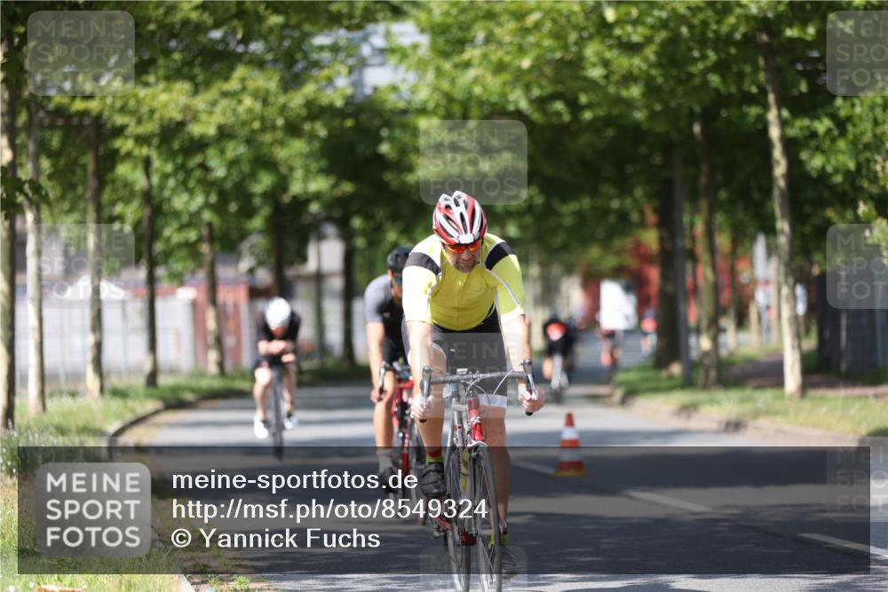 10.08.2025 - GEWOBA Citytriathlon Bremen Yannick Fuchs http://msf.ph/oto/8549324 10.08.2025 12:18:09 Radfahren 553, 579, 582, 794, 833, 867, 914, 933, 966, 977 meine-sportfotos.de