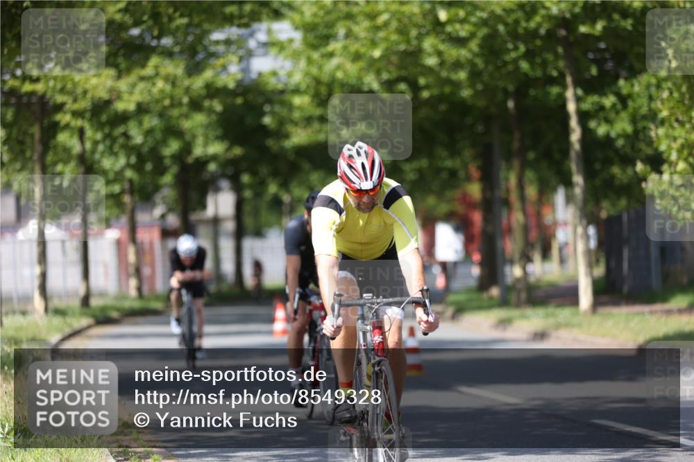 10.08.2025 - GEWOBA Citytriathlon Bremen Yannick Fuchs http://msf.ph/oto/8549328 10.08.2025 12:18:09 Radfahren 553, 579, 582, 794, 833, 867, 914, 933, 966, 977 meine-sportfotos.de