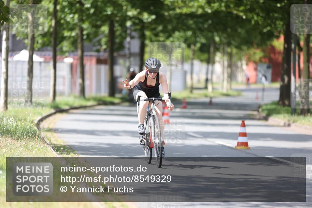 10.08.2025 - GEWOBA Citytriathlon Bremen Yannick Fuchs http://msf.ph/oto/8549329 10.08.2025 13:25:01 Radfahren 981, 1036 meine-sportfotos.de