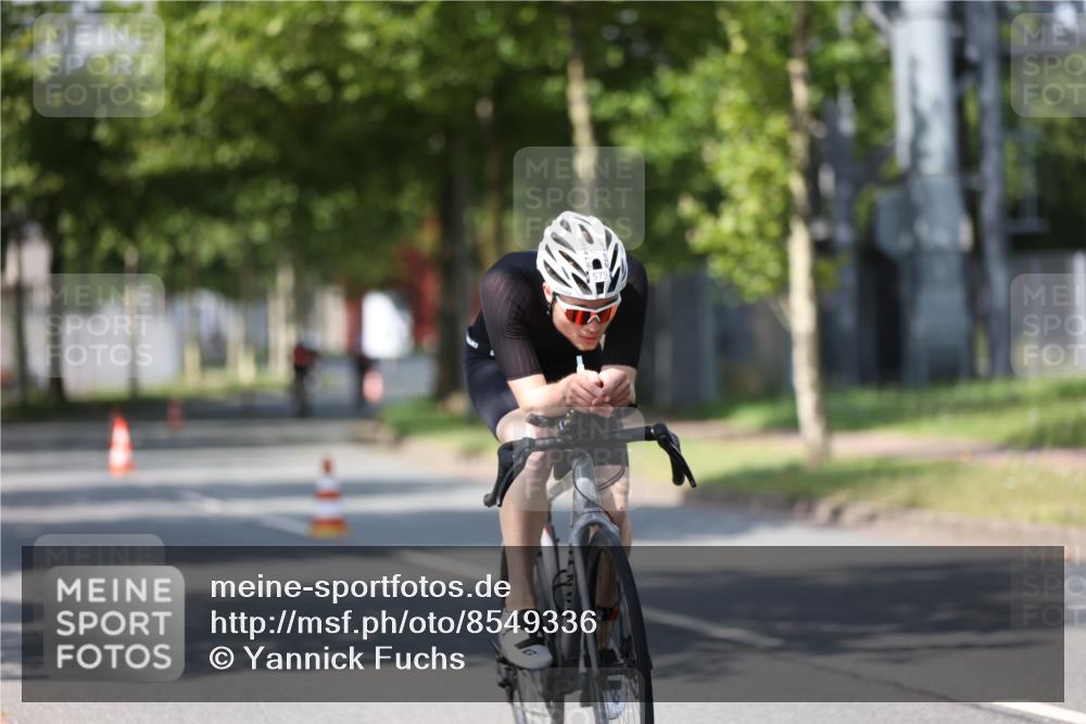 10.08.2025 - GEWOBA Citytriathlon Bremen Yannick Fuchs http://msf.ph/oto/8549336 10.08.2025 12:18:12 Radfahren 553, 579, 582, 794, 833, 867, 914, 966, 973, 977 meine-sportfotos.de