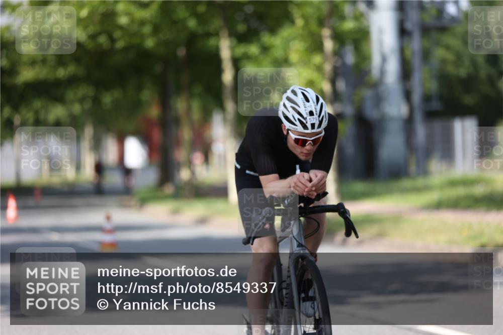 10.08.2025 - GEWOBA Citytriathlon Bremen Yannick Fuchs http://msf.ph/oto/8549337 10.08.2025 12:18:12 Radfahren 553, 579, 582, 794, 833, 867, 914, 966, 973, 977 meine-sportfotos.de