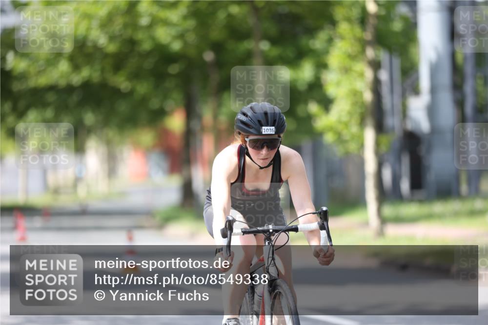 10.08.2025 - GEWOBA Citytriathlon Bremen Yannick Fuchs http://msf.ph/oto/8549338 10.08.2025 13:25:02 Radfahren 981, 1036 meine-sportfotos.de