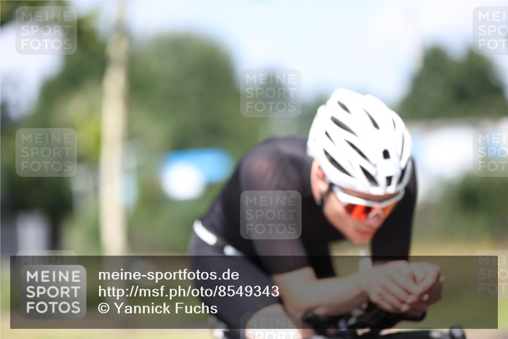 10.08.2025 - GEWOBA Citytriathlon Bremen Yannick Fuchs http://msf.ph/oto/8549343 10.08.2025 12:18:12 Radfahren 553, 579, 582, 794, 833, 867, 914, 966, 973, 977 meine-sportfotos.de