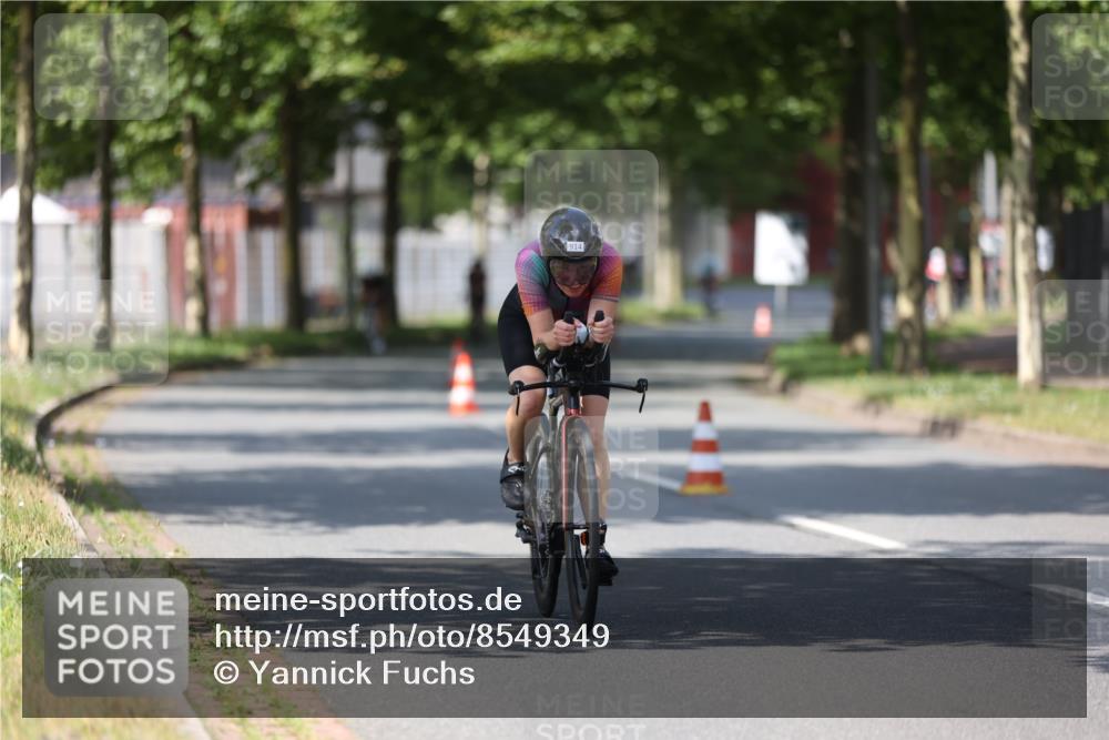 10.08.2025 - GEWOBA Citytriathlon Bremen Yannick Fuchs http://msf.ph/oto/8549349 10.08.2025 12:18:16 Radfahren 553, 579, 582, 637, 763, 794, 833, 867, 914, 966, 973, 977 meine-sportfotos.de