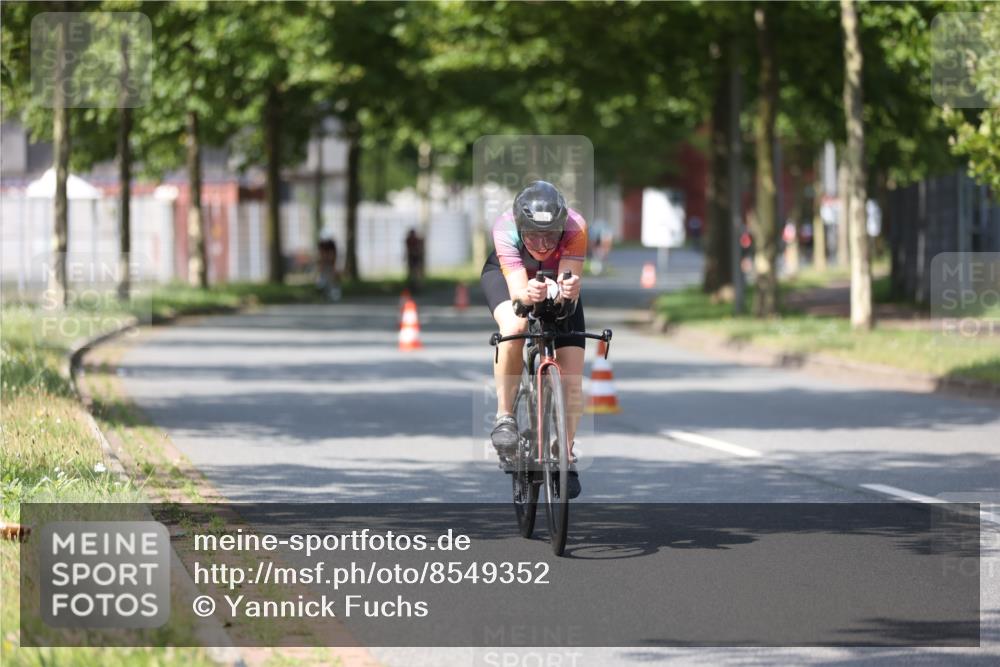 10.08.2025 - GEWOBA Citytriathlon Bremen Yannick Fuchs http://msf.ph/oto/8549352 10.08.2025 12:18:16 Radfahren 553, 579, 582, 637, 763, 794, 833, 867, 914, 966, 973, 977 meine-sportfotos.de