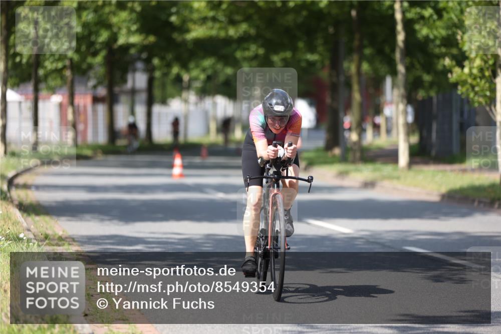 10.08.2025 - GEWOBA Citytriathlon Bremen Yannick Fuchs http://msf.ph/oto/8549354 10.08.2025 12:18:16 Radfahren 553, 579, 582, 637, 763, 794, 833, 867, 914, 966, 973, 977 meine-sportfotos.de