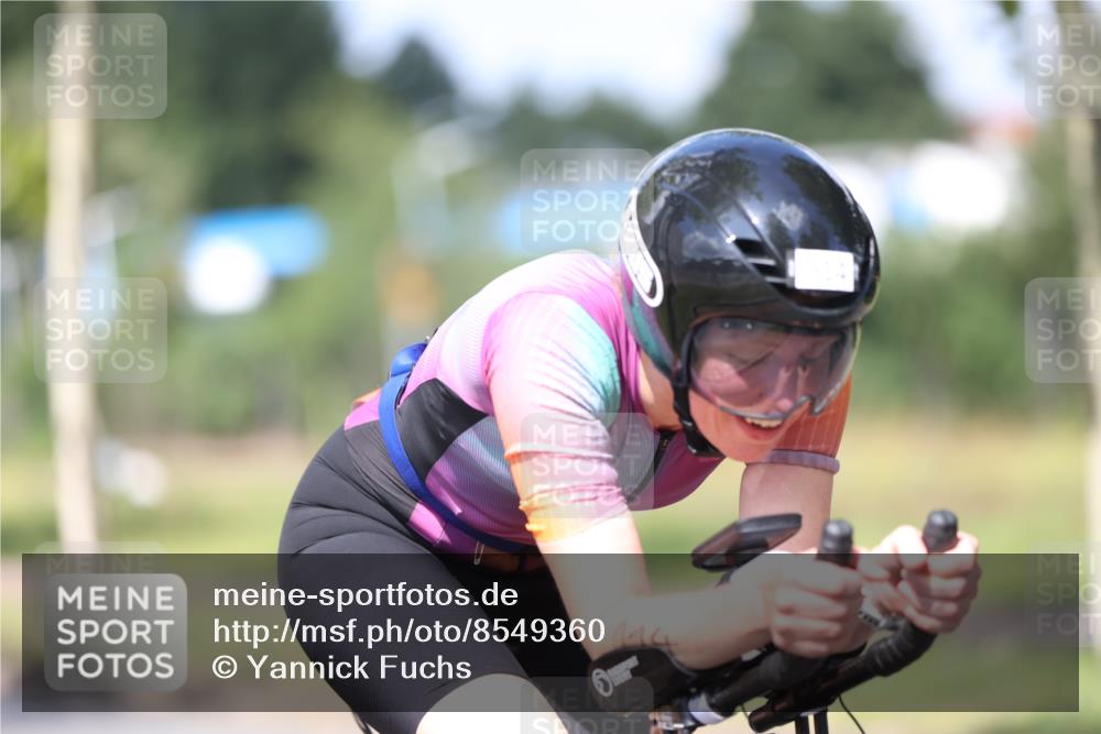 10.08.2025 - GEWOBA Citytriathlon Bremen Yannick Fuchs http://msf.ph/oto/8549360 10.08.2025 12:18:17 Radfahren 553, 579, 582, 637, 680, 763, 794, 833, 914, 966, 973, 977 meine-sportfotos.de