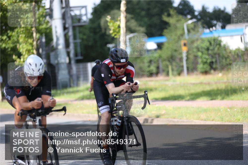 10.08.2025 - GEWOBA Citytriathlon Bremen Yannick Fuchs http://msf.ph/oto/8549371 10.08.2025 12:18:23 Radfahren 579, 582, 637, 678, 680, 763, 855, 914, 919, 973 meine-sportfotos.de