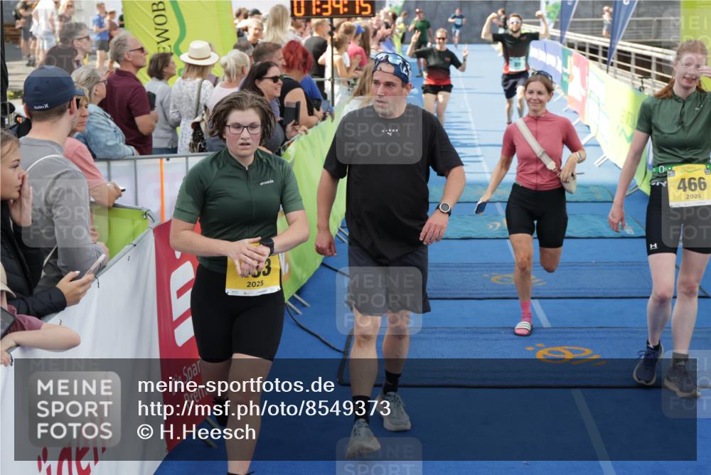 10.08.2025 - GEWOBA Citytriathlon Bremen H.Heesch http://msf.ph/oto/8549373 10.08.2025 11:37:56 Ziel 89, 237, 453, 466, 492 meine-sportfotos.de